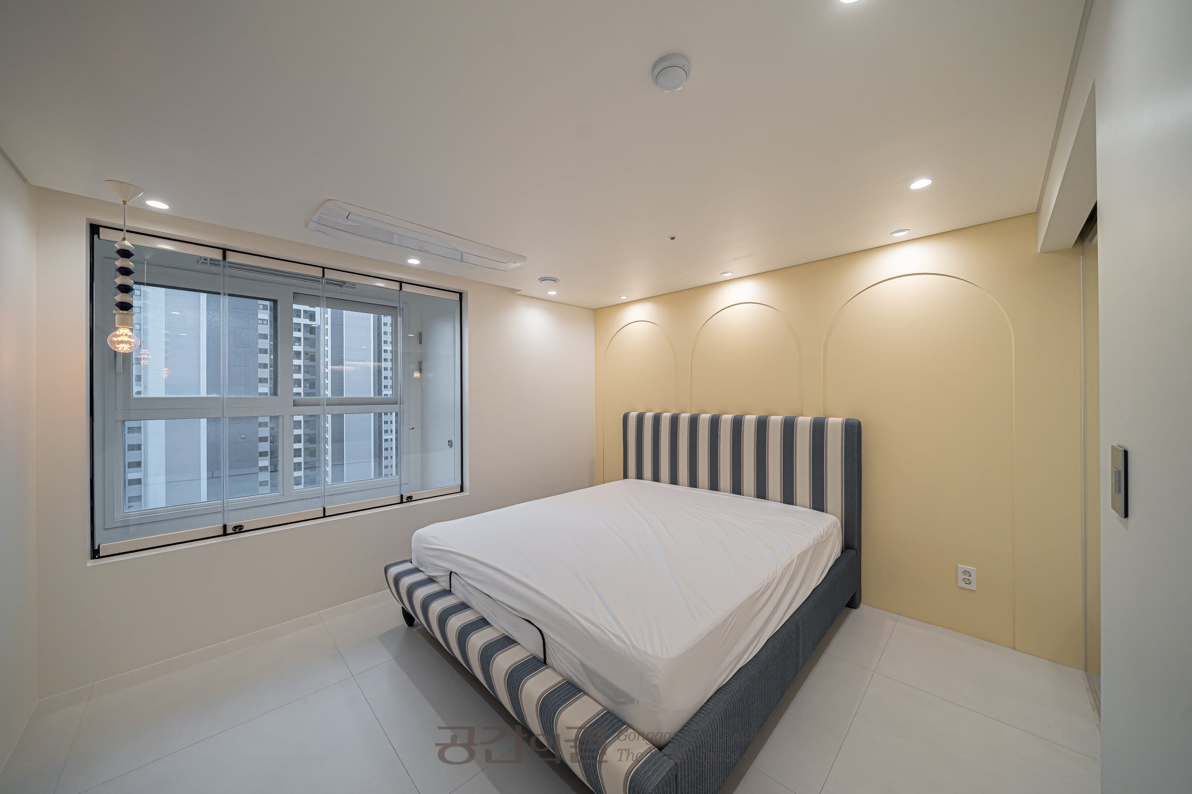 반포래미안퍼스티지 · 차분하고 비비드한 포인트컬러