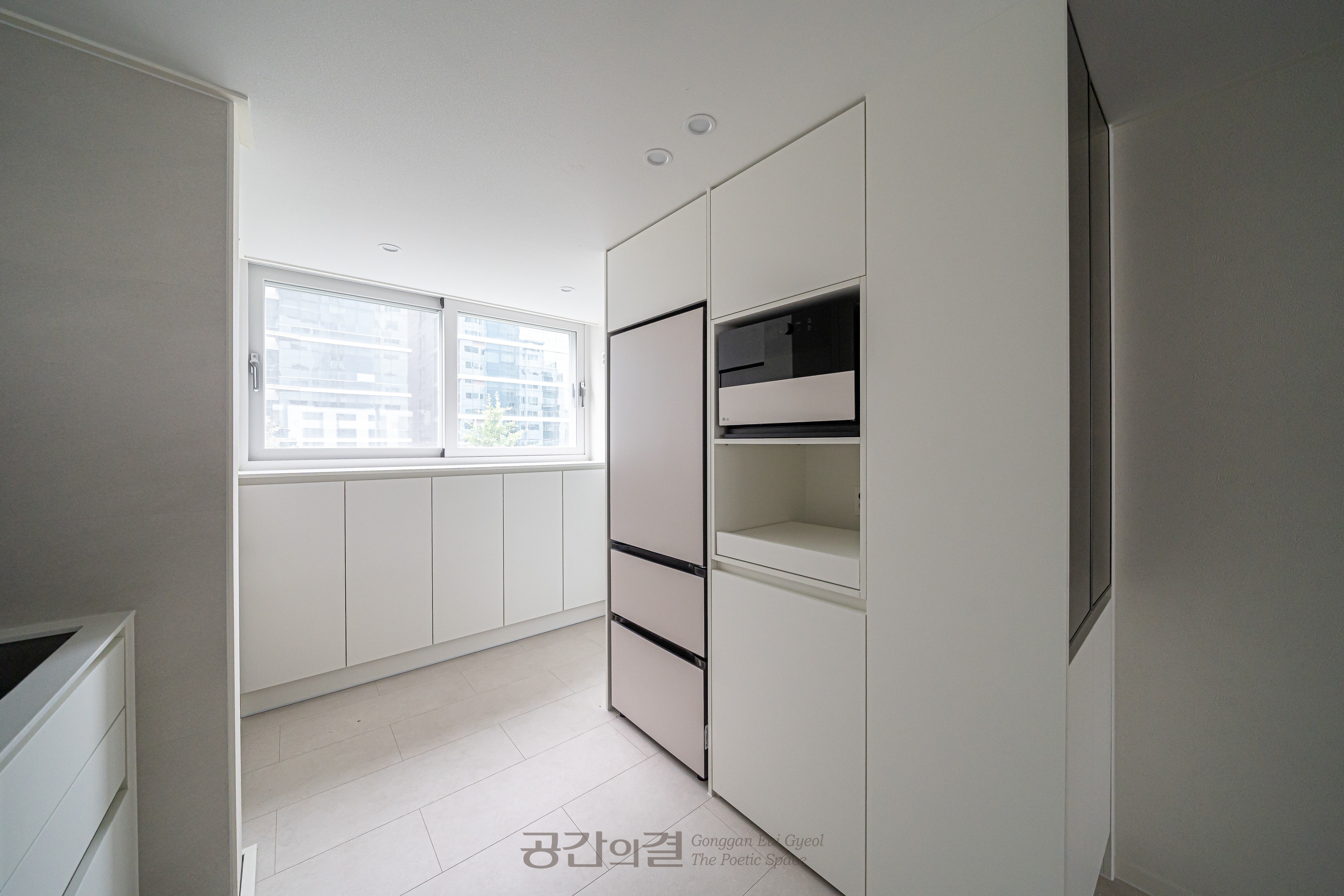 양평동 애드웰 · 철거 불가능한 내력벽과 주방의 동선